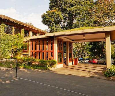 https://imgcld.yatra.com/ytimages/image/upload/t_hotel_yatra_city_desktop/v1398855212/Domestic Hotels/Hotels_Thekkady/Club Mahindra Thekkady/Overview.jpg